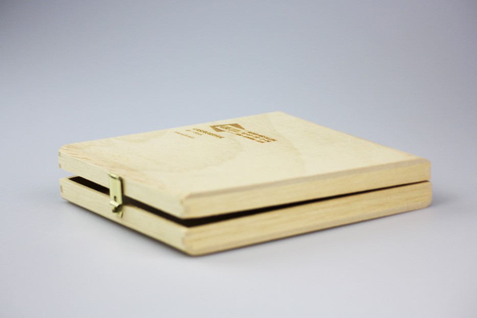 04_holzbox_fuer_cd_dvd_bluray